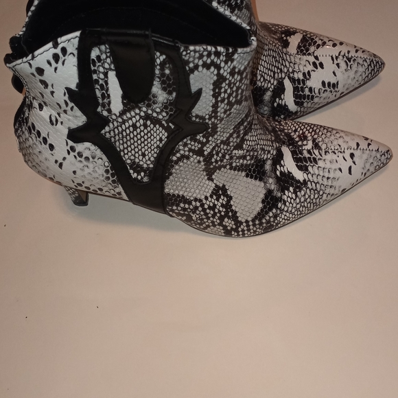 Python Print Bootie - Picture 4 of 8
